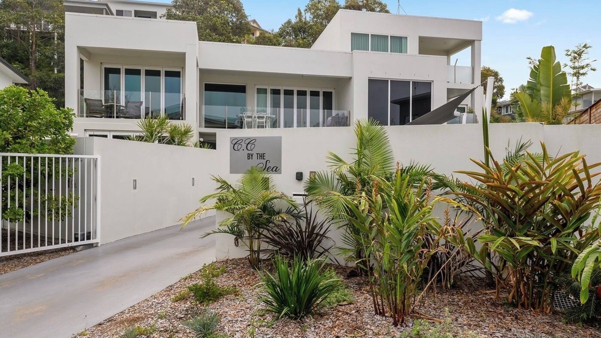 Sapphire Beach House | Beachfront by the CC, Plunge Pool, Beach, Pets