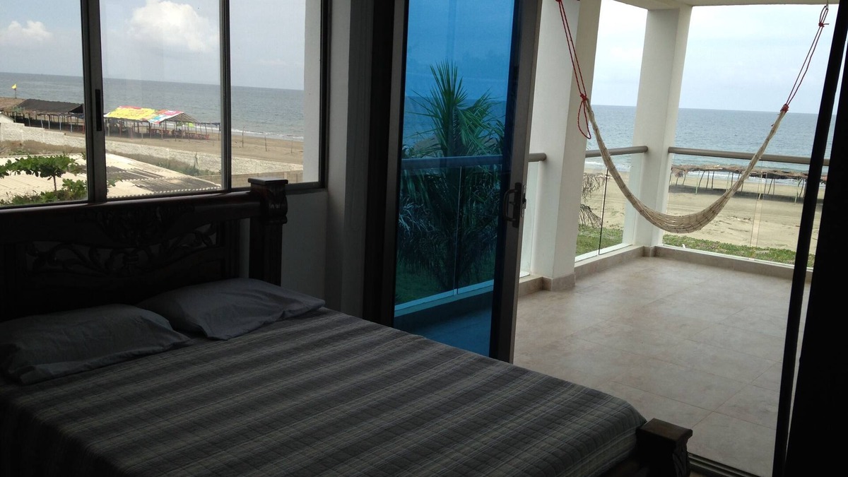 Cartagena Apartment | Beachfront Condo/Apartamento en la Playa con Hermosa Vistas del Mar