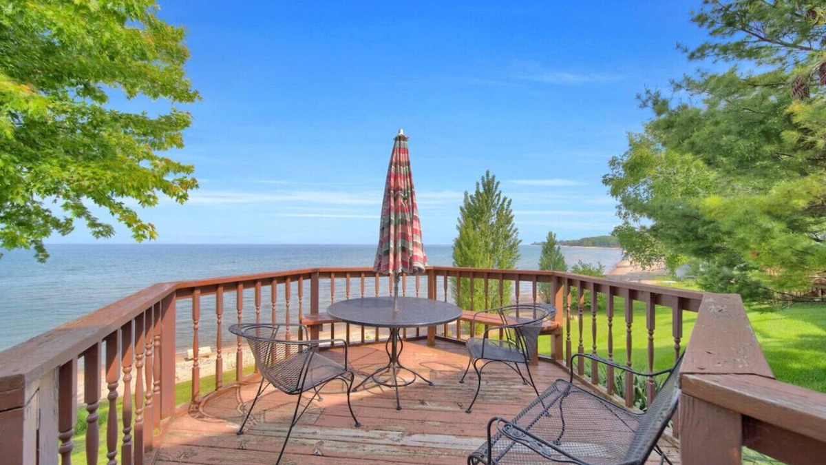 Carsonville House | BeachFront Couples Getaway w Starlink & Sunrises!