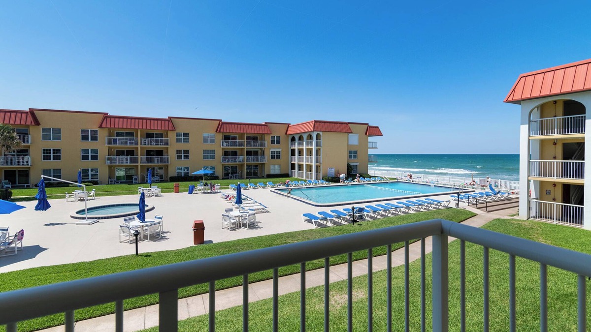 Point East Condo | BEACHFRONT CONDO 2/2nBeautiful views on the no Drive Beach