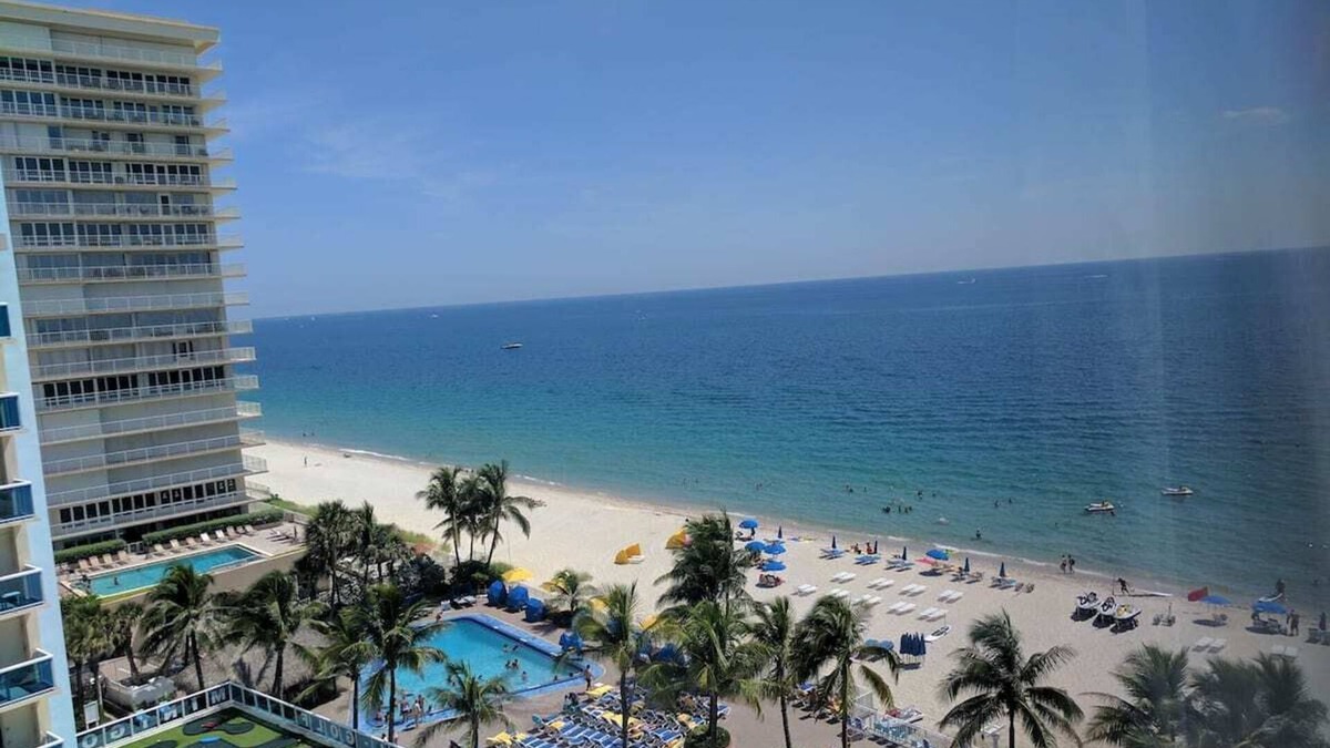 Barrier Island Condo | BEACHFRONT CONDO ! .2BR/2 Baths.GREAT LOCATION !