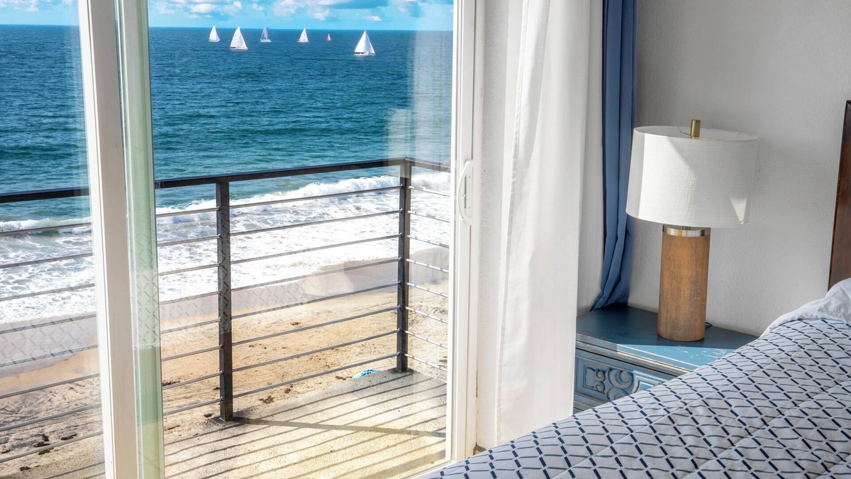 Costa Condo | BEACHFRONT CONDO - 2 Bdr 2 Bth