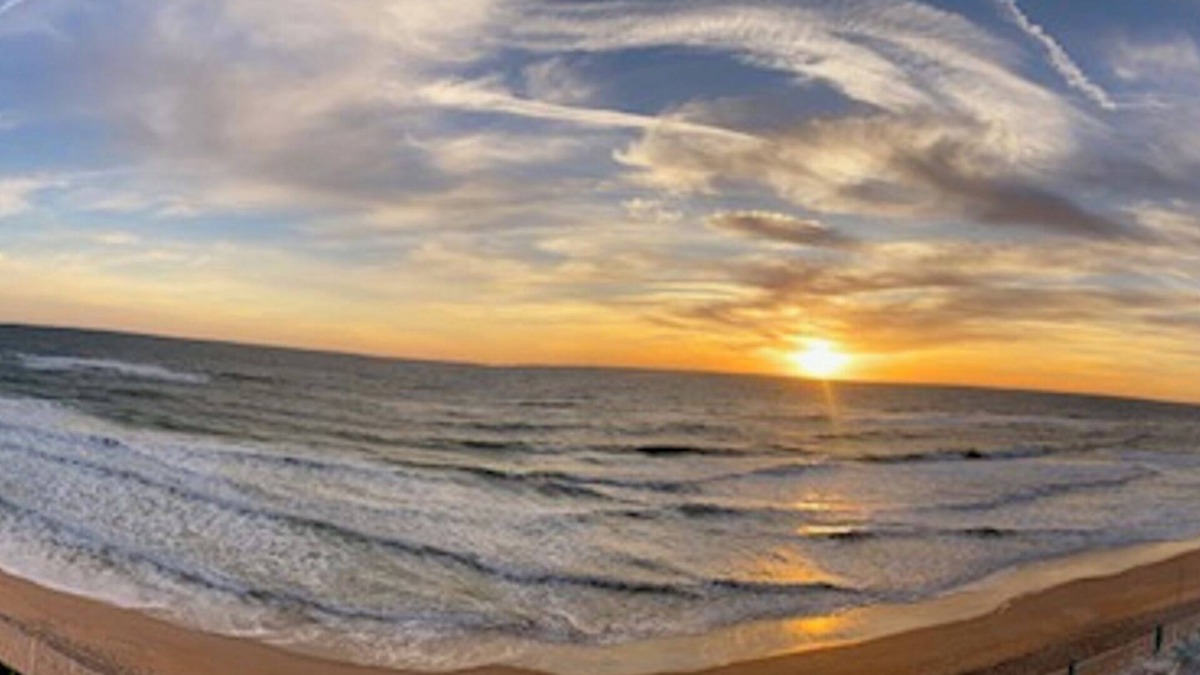 Ormond Beach Condo | Beachfront Condo at quiet end of Ormond Beach. Snowbirds Welcome !