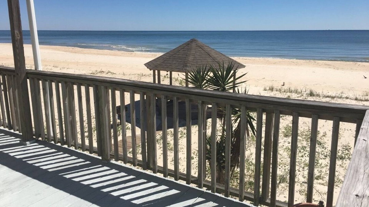 East End Condo | Beachfront condo! Beautiful views! Pet friendly. Saturday to Saturday only