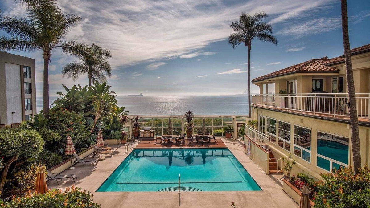 Alamitos Beach Condo | Beachfront Condo - Walk to Restaurants & Attractions
