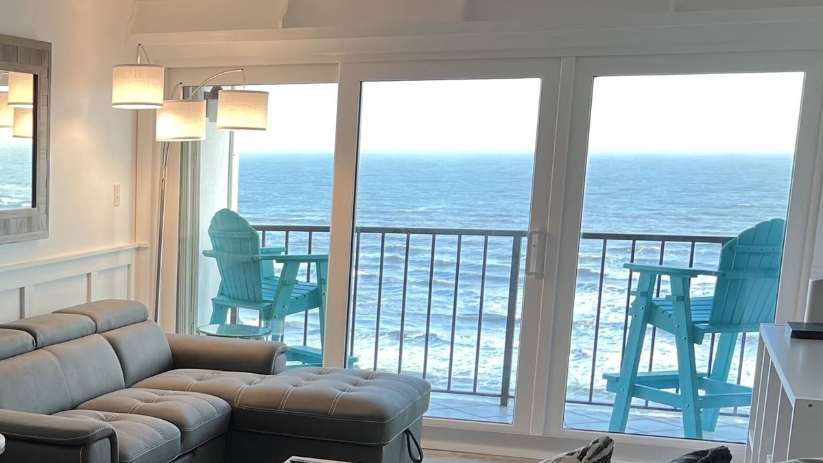Galveston Condo | Beachfront condo with stunning ocean views. Pet-Friendly!