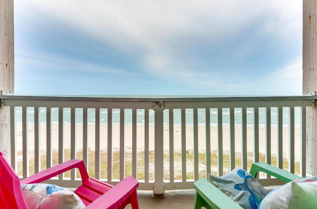 North Beach Apartment | Beachfront Corpus Christi Condo with Pool Access!