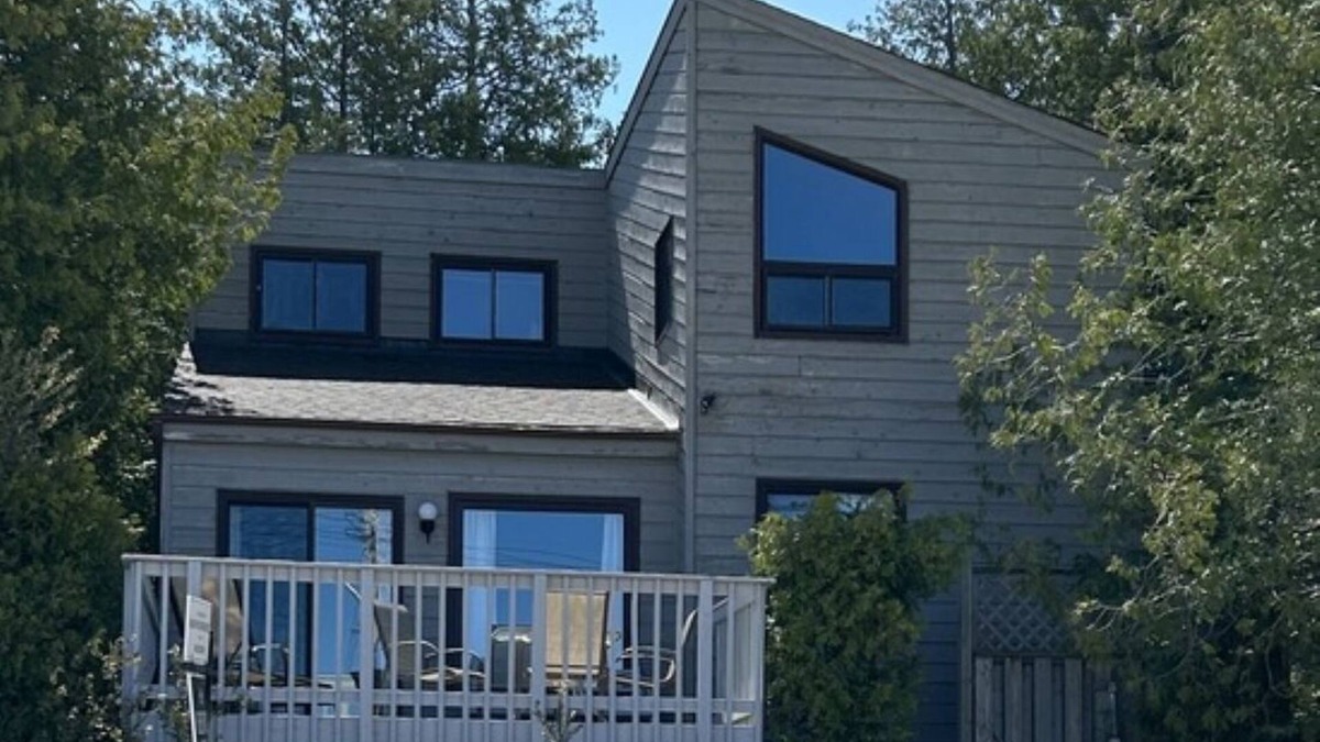 Southampton Cottage | Beachfront Cottage right on Lake Huron