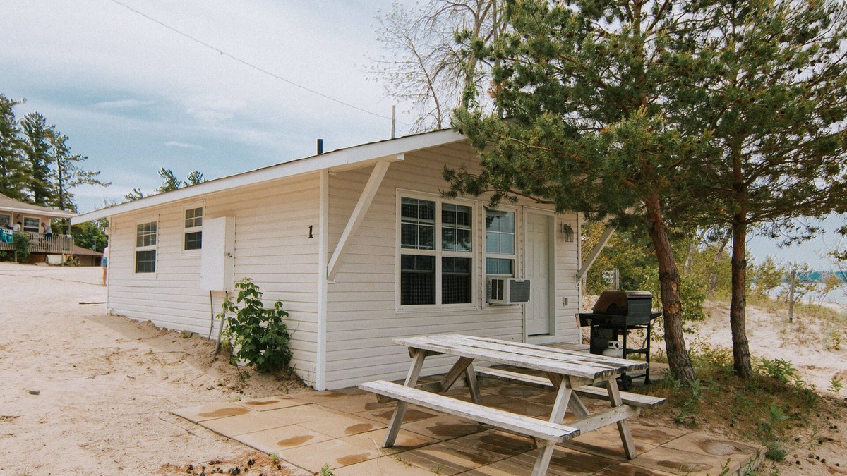 Wasaga Beach Cottage | BEACHFRONT COTTAGE IN WASAGA BEACH - SANDPIPER BEACH RESORT - COTTAGE # 1