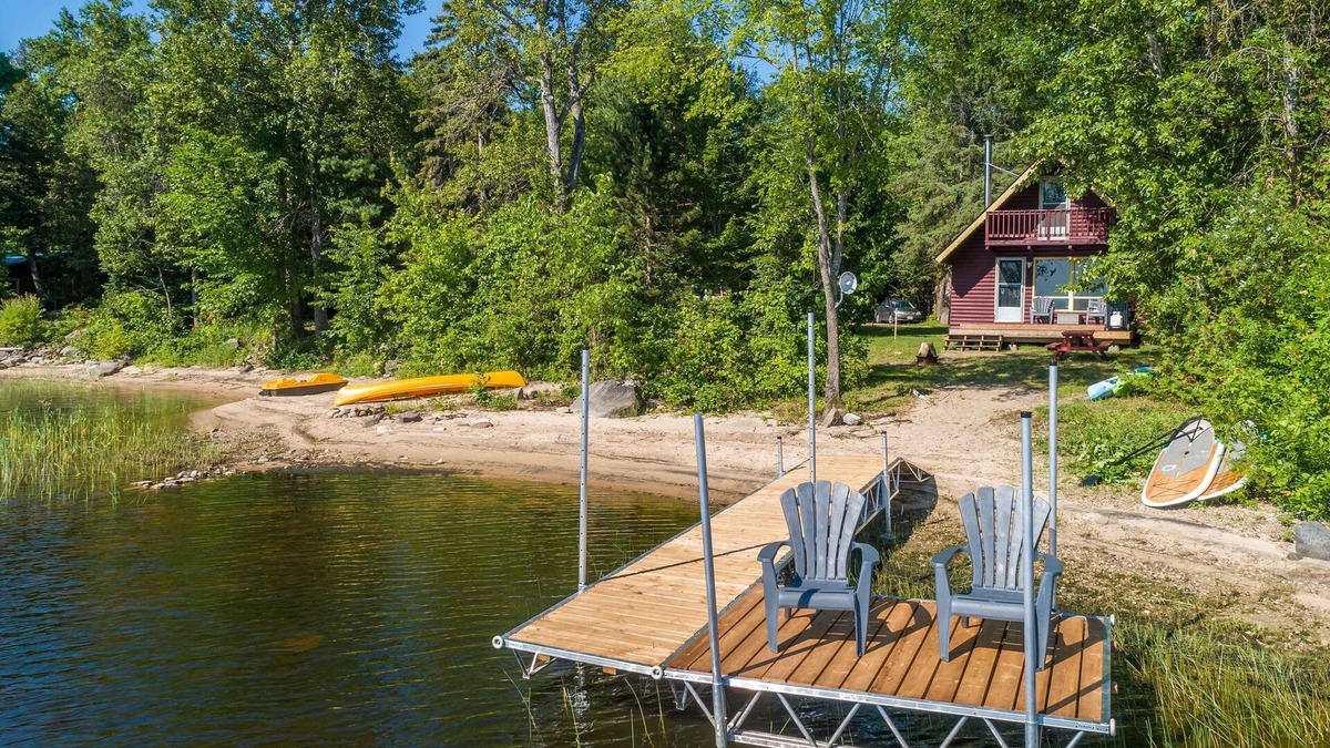 Laurentian Valley Cottage | Beachfront cottage on the Ottawa River