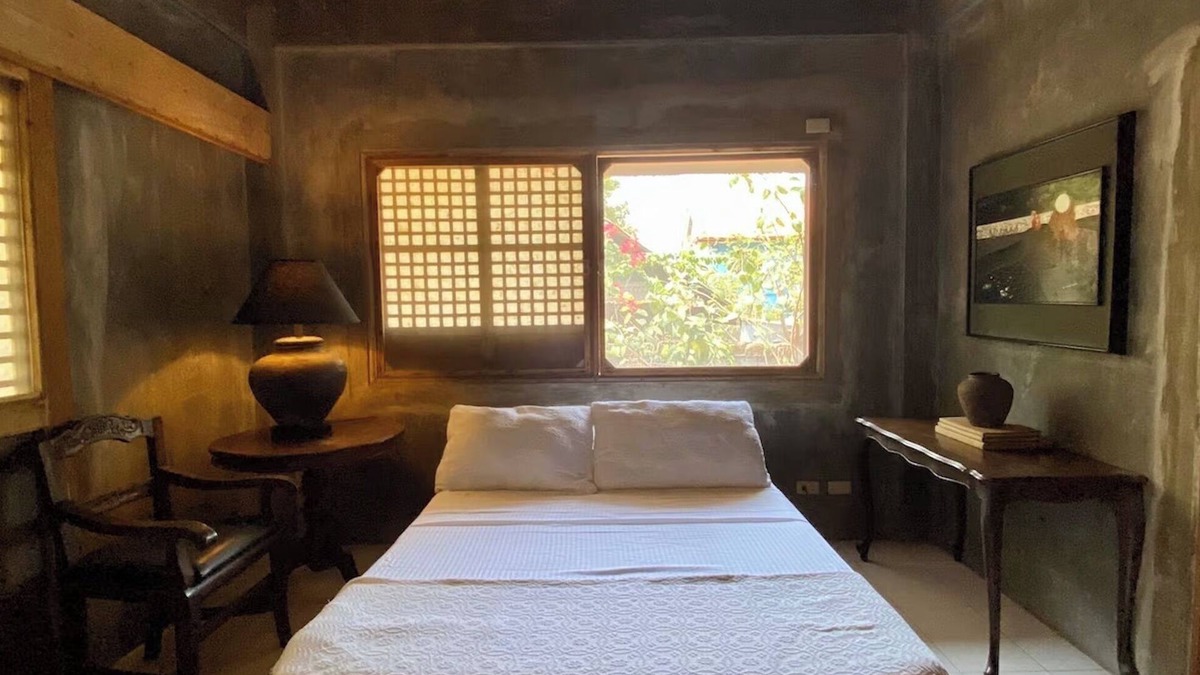 Caba Cottage | Beachfront Cottage Room #2 - Shared Bathroom
