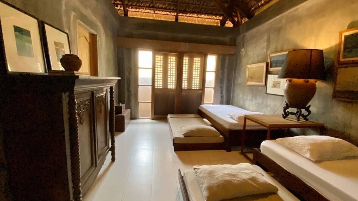 Caba Cottage | Beachfront Cottage Room #3 Shared Bathroom