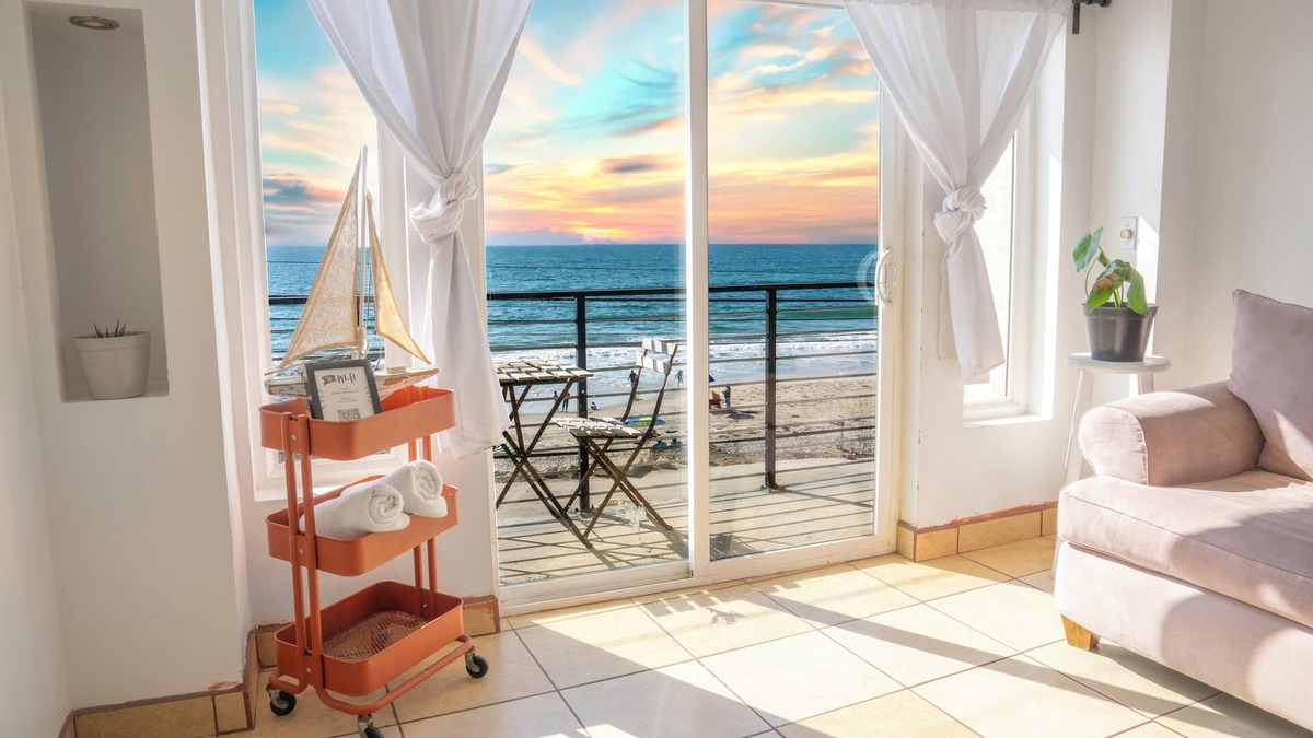 Costa Apartment | BEACHFRONT Cozy 1 Bdr Apt