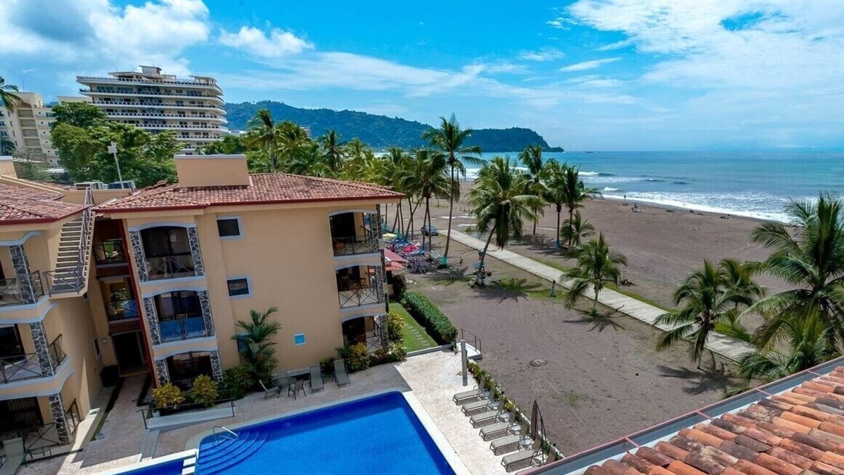 Barrio Los Villalobos Condo | BEACHFRONT Condo Bahia Encantada L1 2-Bedroom Jaco Beach
