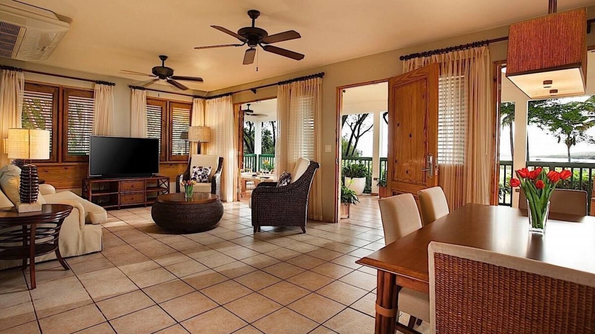 Carenero Apartment | Beachfront Dream! Direct Beach Access, Onsite Pool, Spa, Playground and Parking!