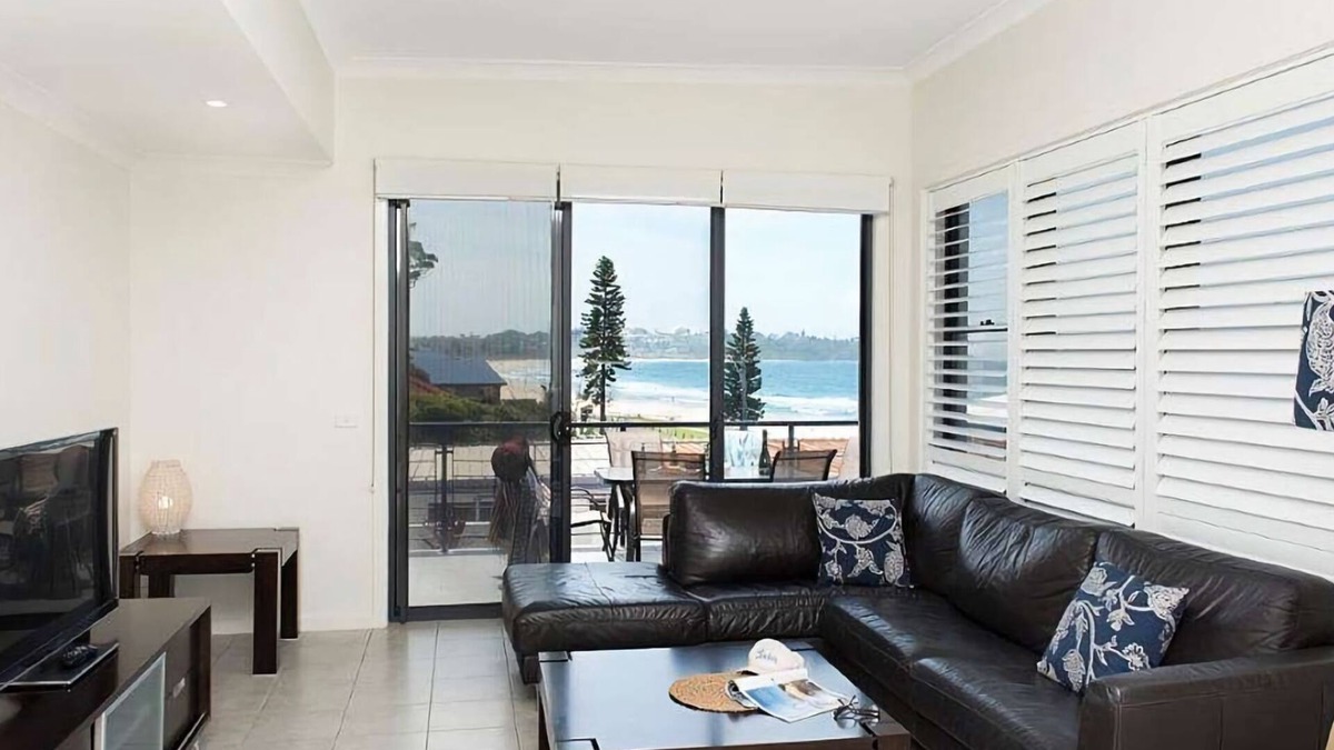 Mollymook Apartment | Beachfront Eight - Luxury apartment right on the waters edge
