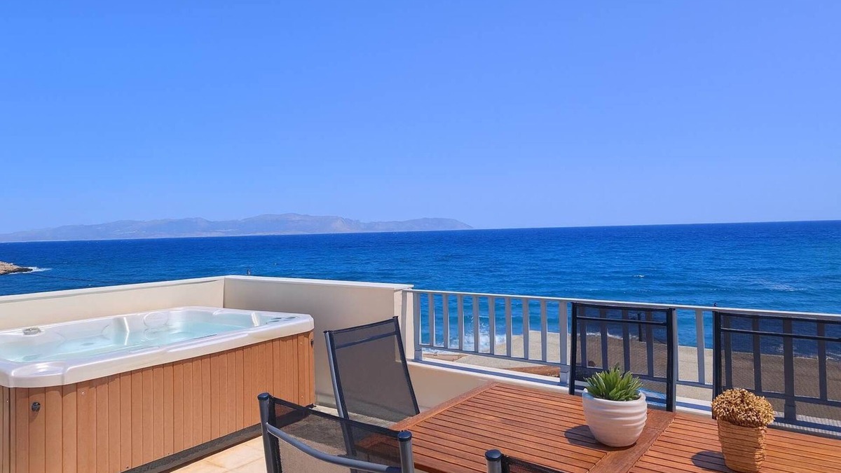 Agia Pelagia Apartment | Beachfront Ela Luxury Stay with Jacuzzi & Views