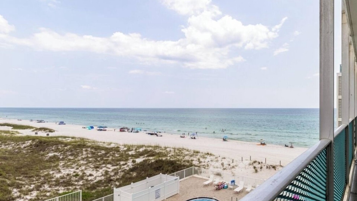 Panama City Beach Condo | Beachfront Escape | Pool, Decks and Jacuzzi Tub