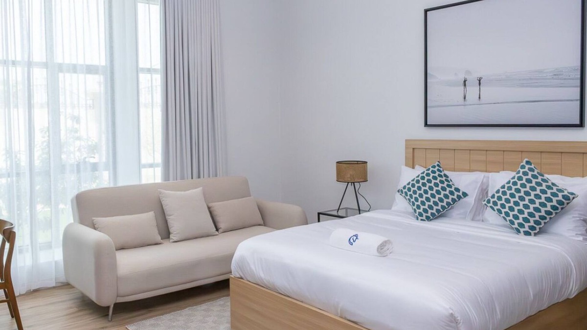 Jumeira 3 House | Beachfront Escape: Sunset & Kite Views