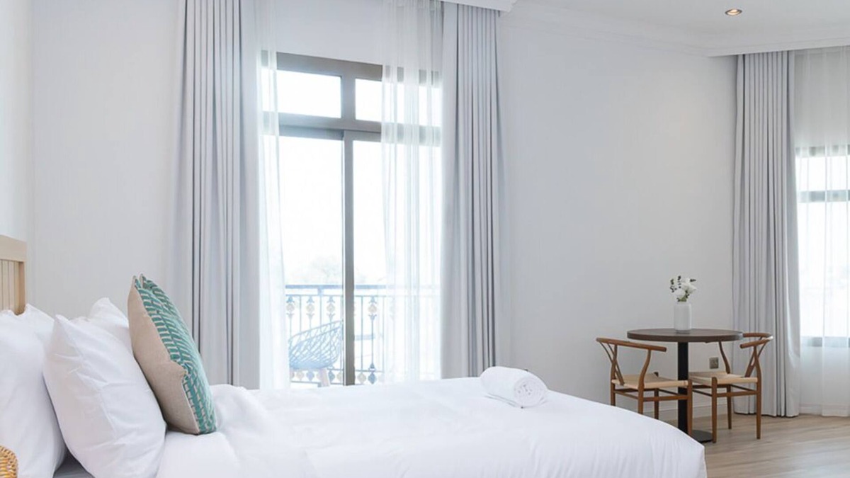 Jumeira 3 House | Beachfront Escape: Sunset & Kite Views