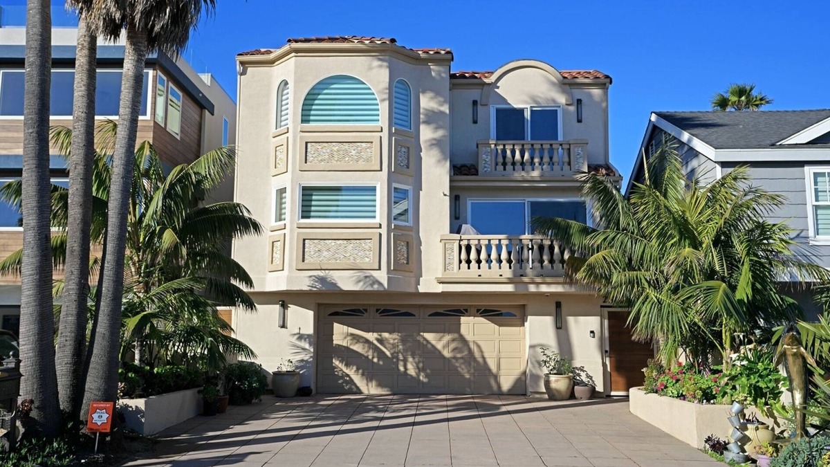 Silver Strand House | Beachfront -escape to California’s best kept secret Silverstrand Beach.