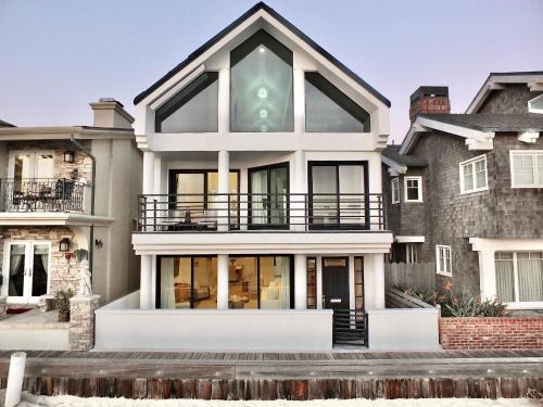 Peninsula House | Beachfront Estate - LB Peninsula