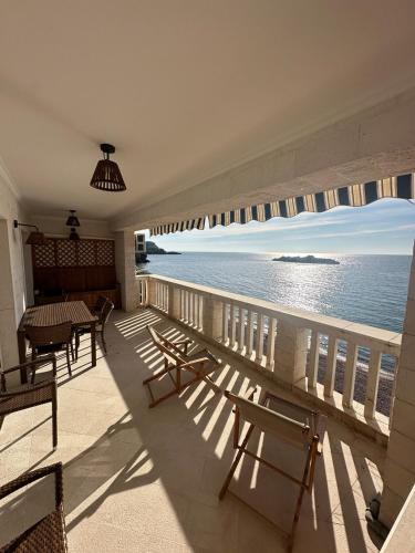 Sveti Stefan Apartment | Beachfront Four Bedroom Apartment