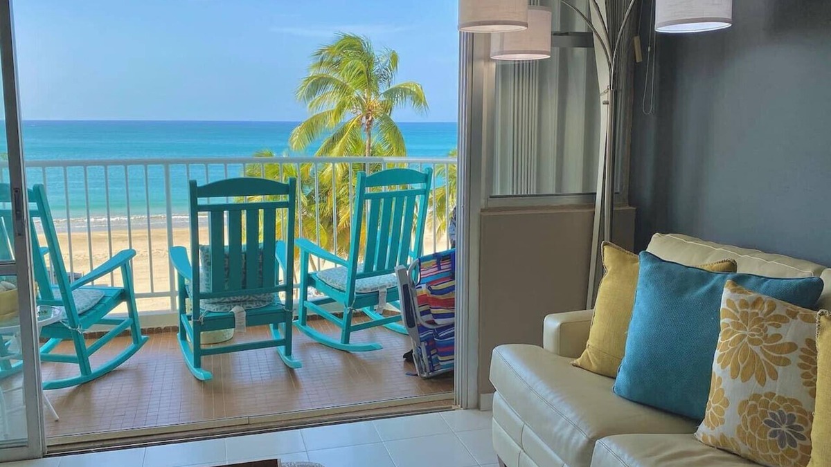 Isla Verde Condo | Beachfront Gem Washer/D Walk Everywhere