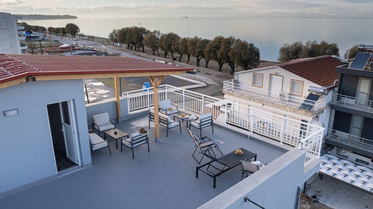 Neoi Epivates Apartment | Beachfront getaway near Thessaloniki - 8 min. to the airport Family-friendly!