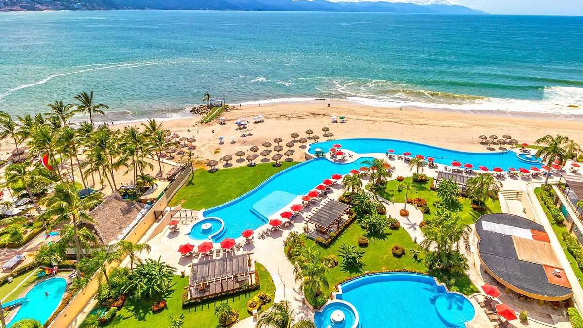 Olimpica Condo | Beachfront Grand Venetian condo