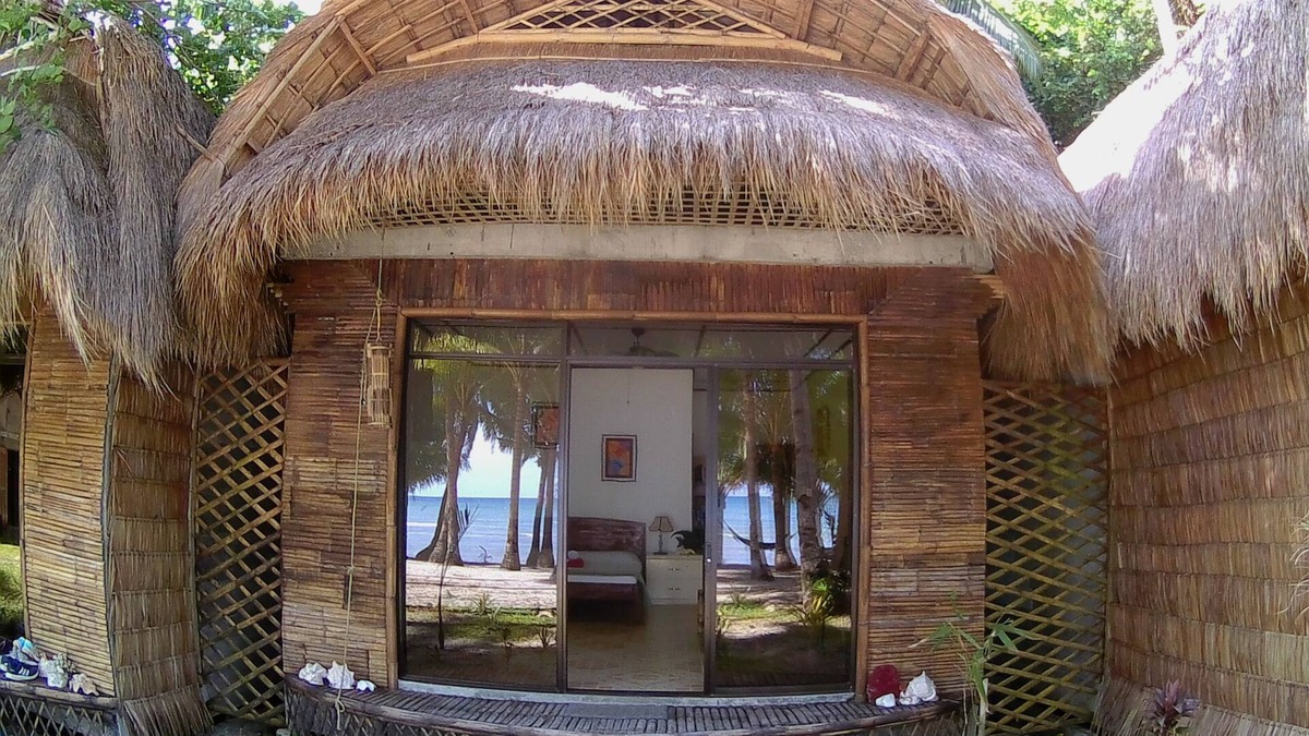 Alcantara Resort | Beachfront guesthouse in Akim's Haven