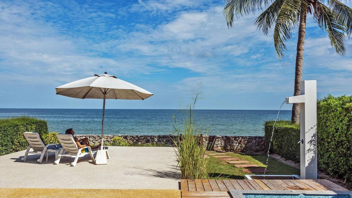 Huai Yang Villa | Beachfront house with a real beach location. Private jaquzzi,