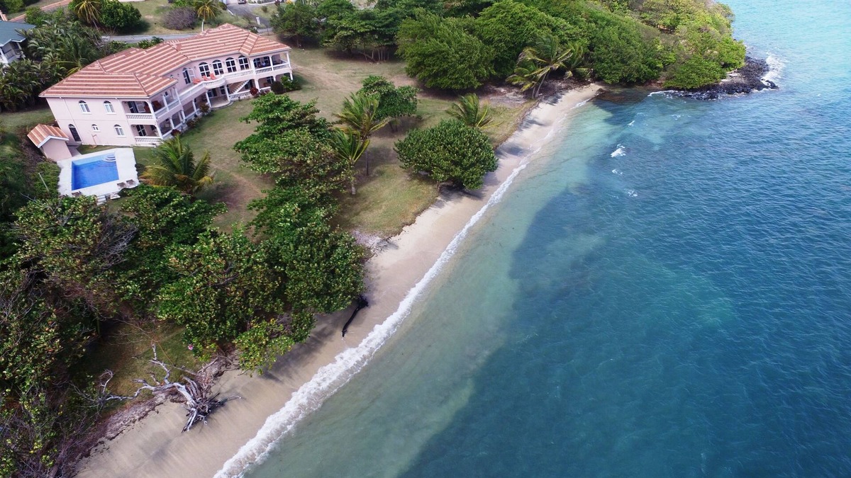 Petit Calivigny Villa | Beachfront Haven - Stunning Villa in Spectacular Setting