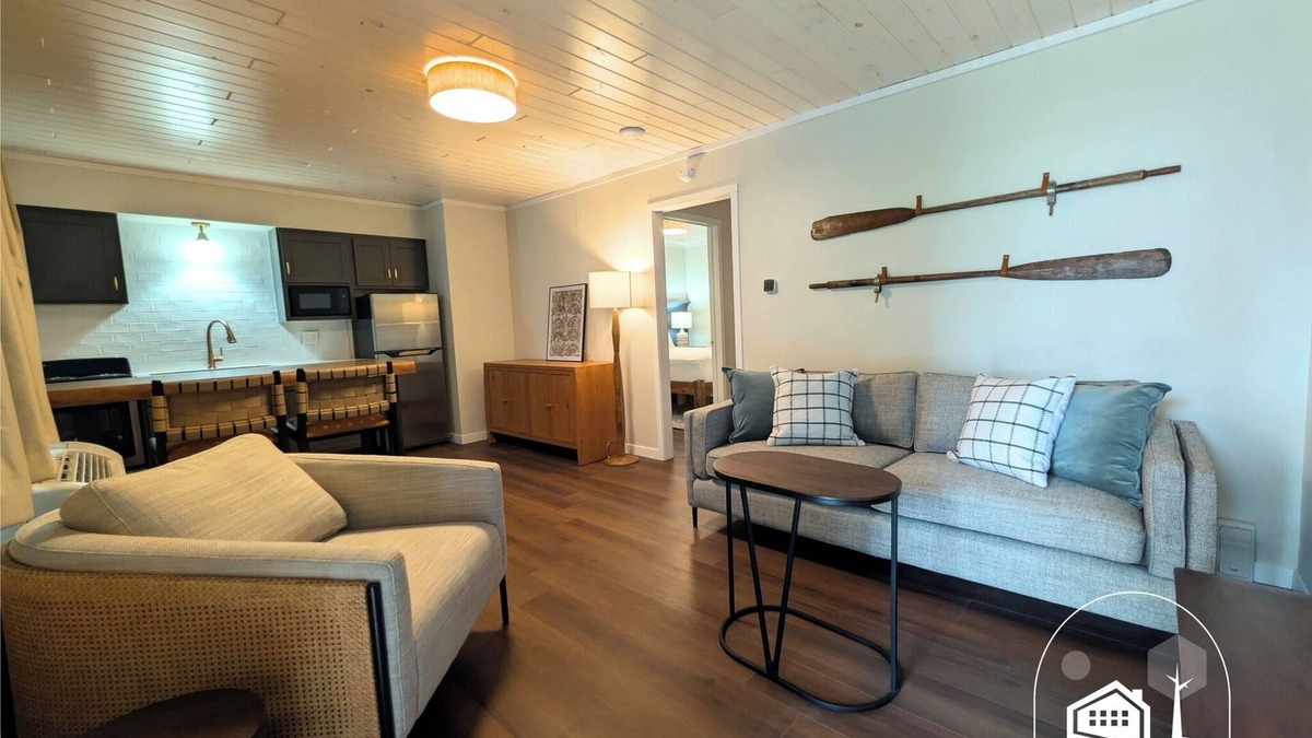 Detroit Lakes Hotel | Beachfront Haven