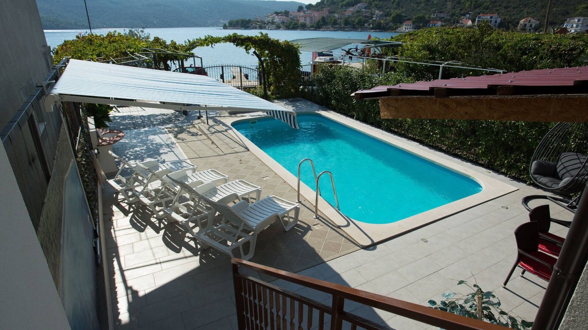 Poljica Ski Chalet | Beachfront Holiday Home with pool MaMi