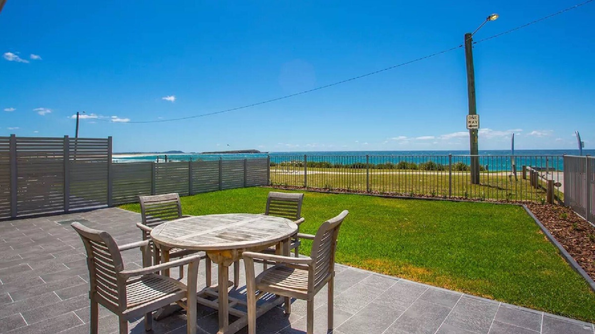 Warilla Apartment | Beachfront Holiday Studio with Garden