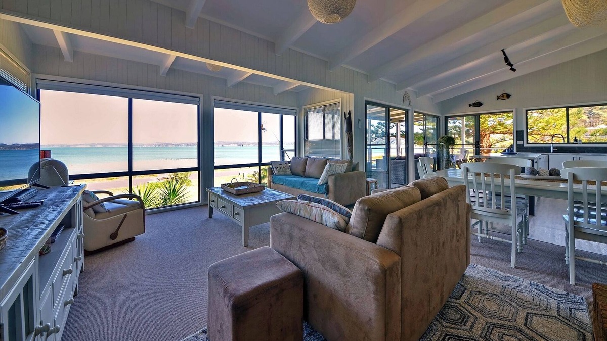 Long Beach House | Beachfront Home relax and enjoy paradise 14day rental discounts