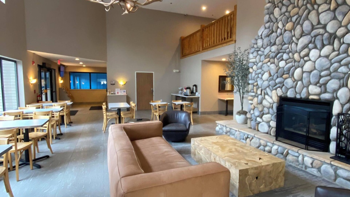 Houghton Lake Hotel | Beachfront Hotel