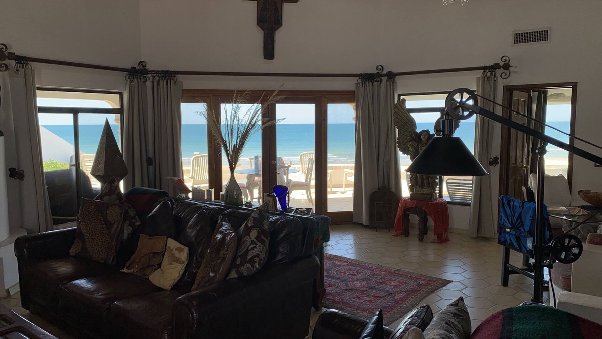 Las Conchas House | Beachfront House in Las Concha's.