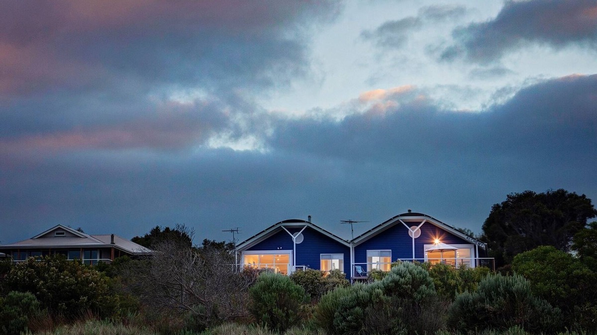 Island Beach House | beachfront house with panoramic sea views and direct access to the beach
