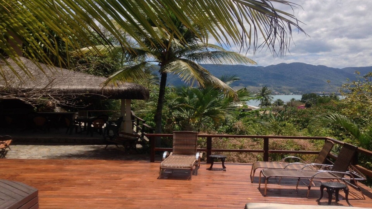 Pereque House | Beachfront house with sea and mountain views