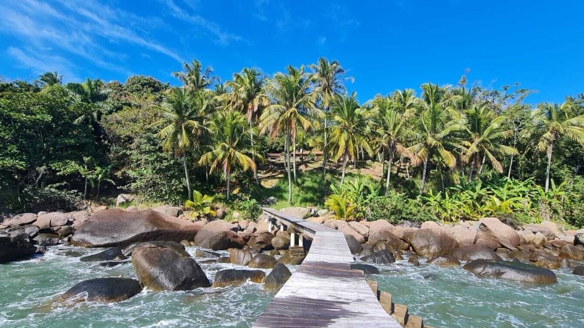 Veloso House | Beachfront House with Private Pier - Veloso and Curral