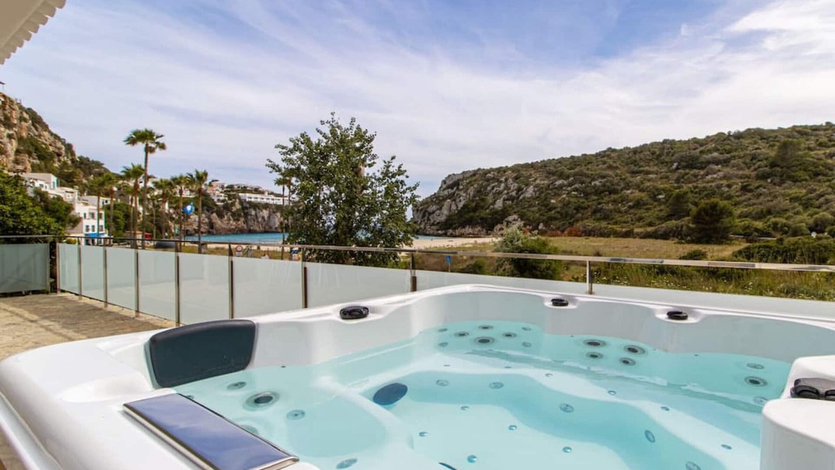 Cala en Porter Apartment | ❤ BEACHFRONT & JACUZZI ❤ Casa 4Brothers