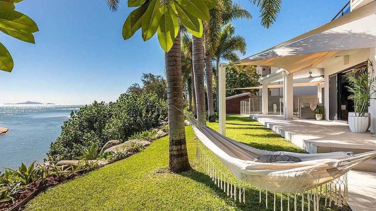 Dolphin Heads House | Beachfront Living