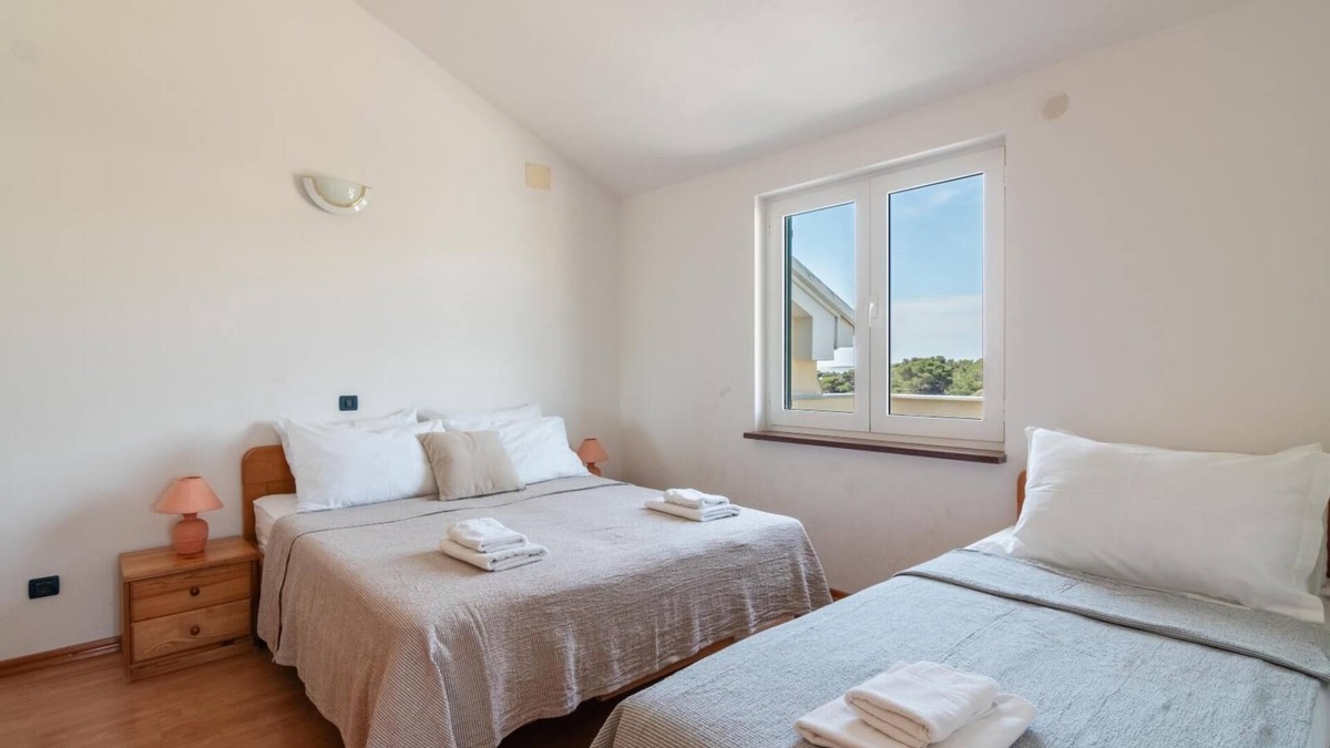 Simuni Apartment | Beachfront Lovro 6 apartment