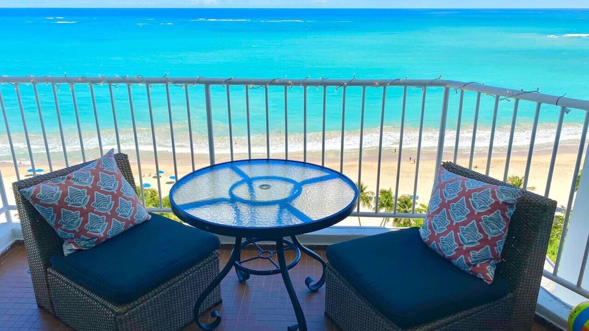 Carolina Condo | Beachfront Lux Gem in of Isla Verde Walk 2 Eat