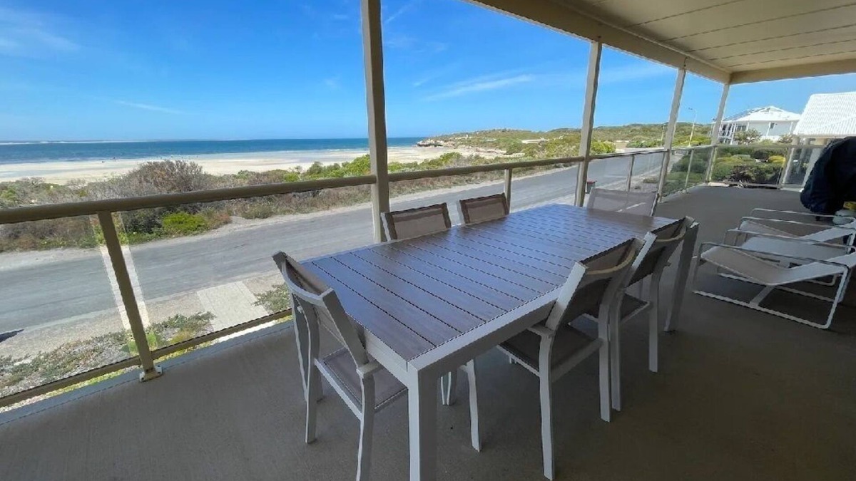 Warrenben House | Beachfront luxury Marion Bay,nOcean views, safe swimming beach directly in front