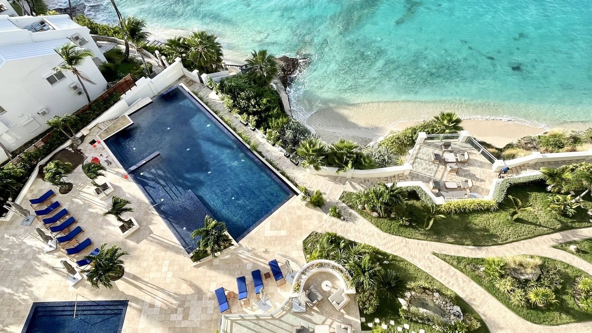 Maho Apartment | Beachfront luxury 2br apartment The Cliff