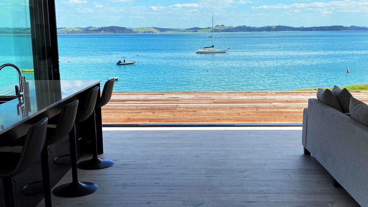 Russell Villa | Beachfront Luxury Villa - Seascape Bay of Islands - Spa Pool, Infinty Views