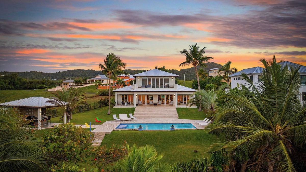 Florida Villa | Beachfront Luxury Villa: 3BR, 3.5BA,Gazebo,Pool, Secluded Beach, Gated Community